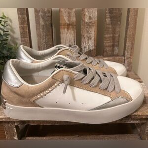 SHUSHOP Ruby Sneakers Women’s Size 6 Like New!